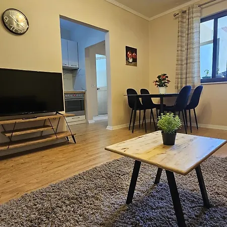 Apartman Ela 1 *